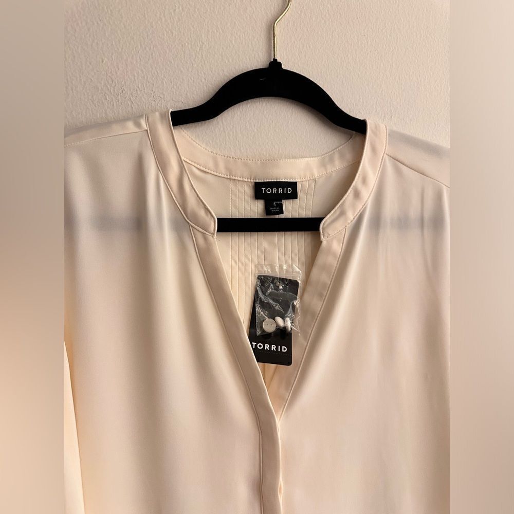Torrid blouse - Picture 2 of 4